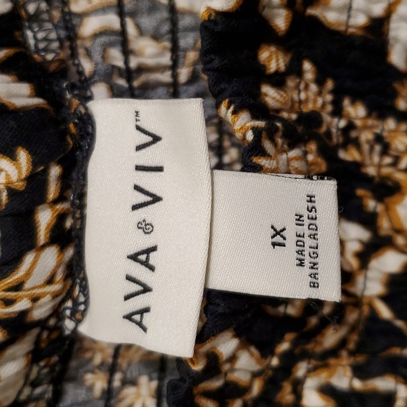 Ava &Viv Top Short Sleeve  Ruffle Blouse, Black / White Floral - Picture 3 of 5